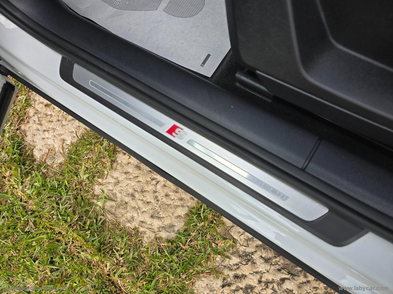 AUDI Q2 30 TDI S line Edition