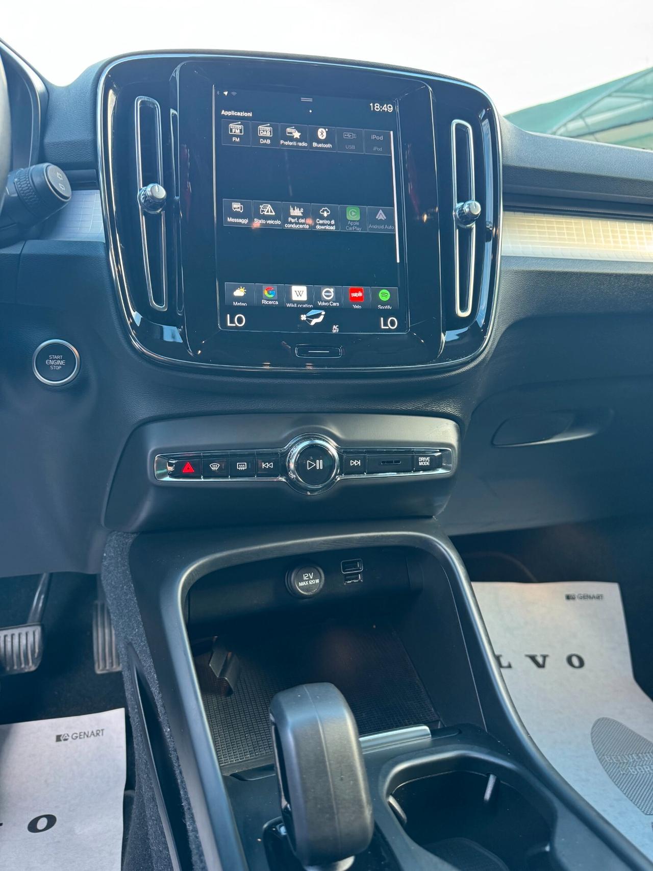 Volvo XC40 T2 automatico MOMENTUM PRO