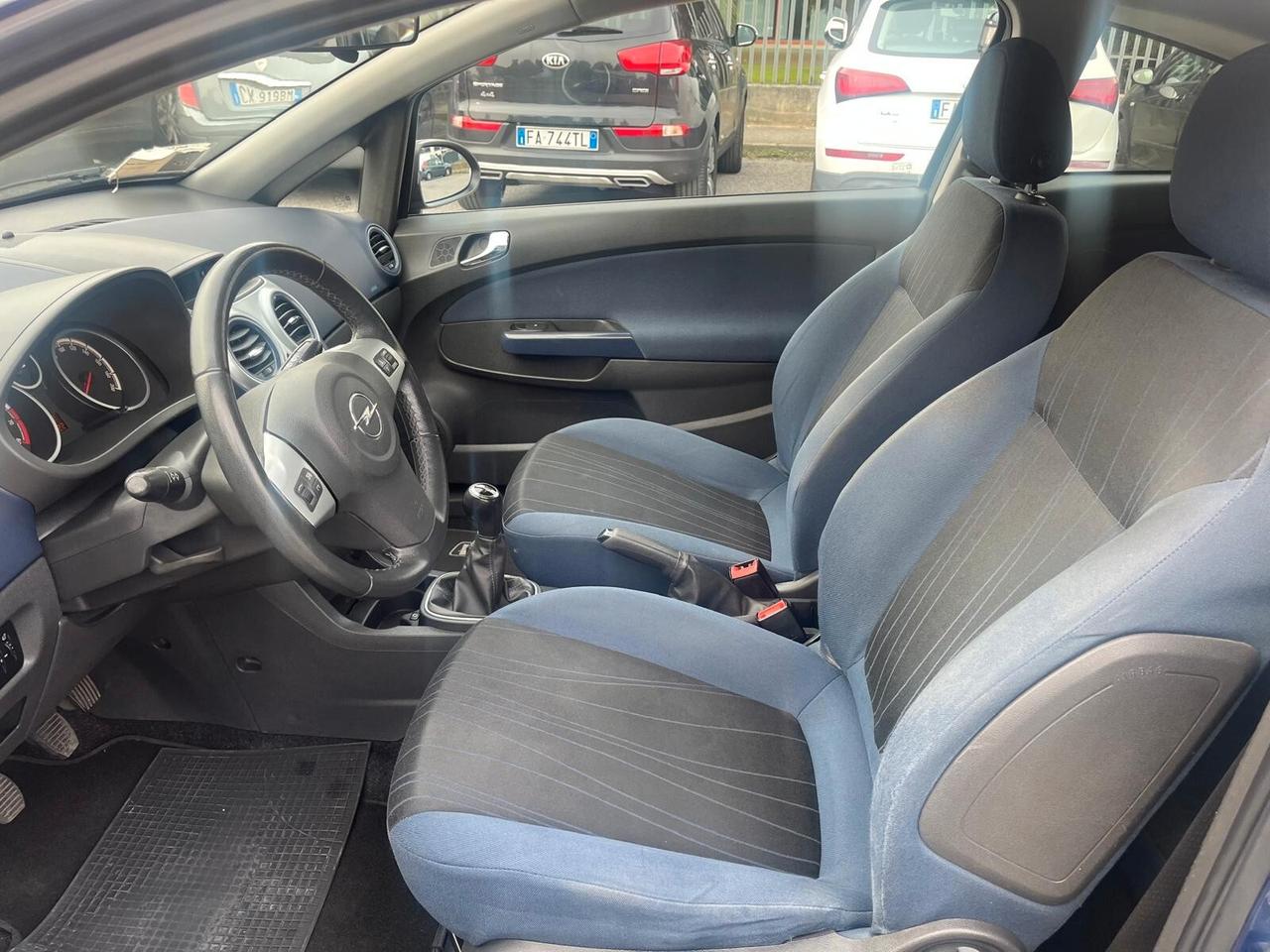 Opel Corsa 1.2 3 porte Club