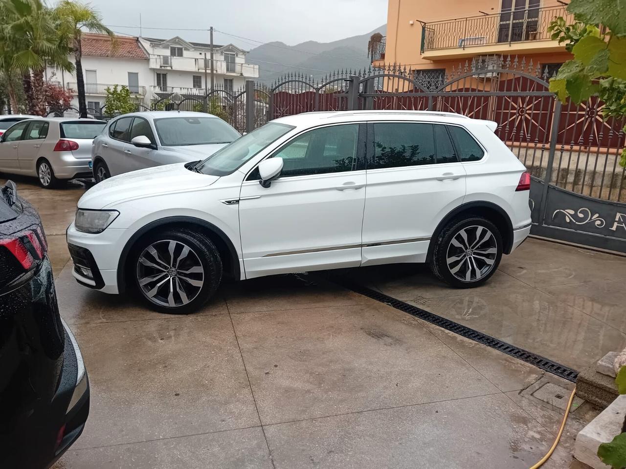 Volkswagen Tiguan 2.0 BiTDI SCR DSG 4MOTION Executive R-Line BMT