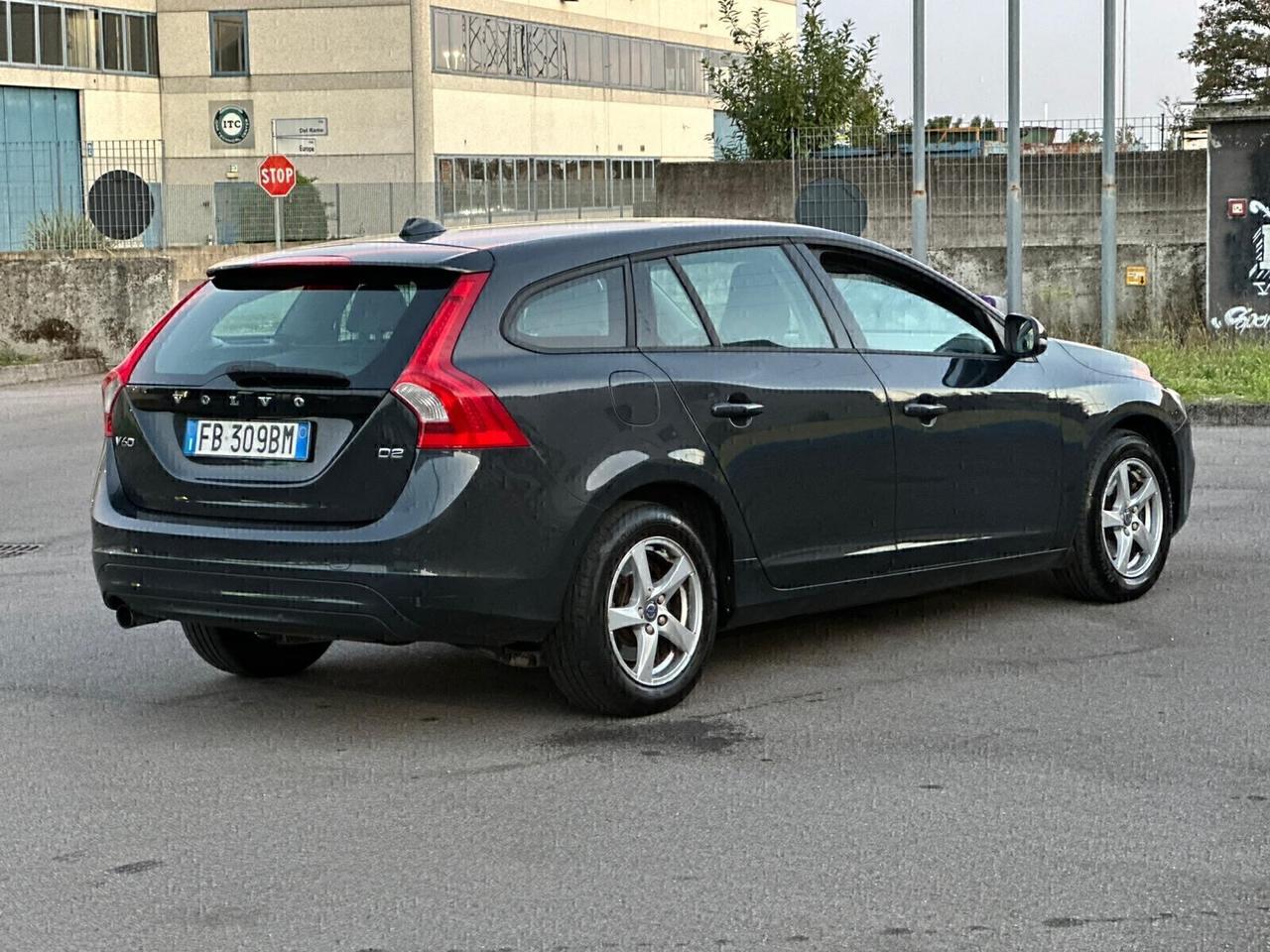 Volvo V60 D2 1.6 Powershift Kinetic