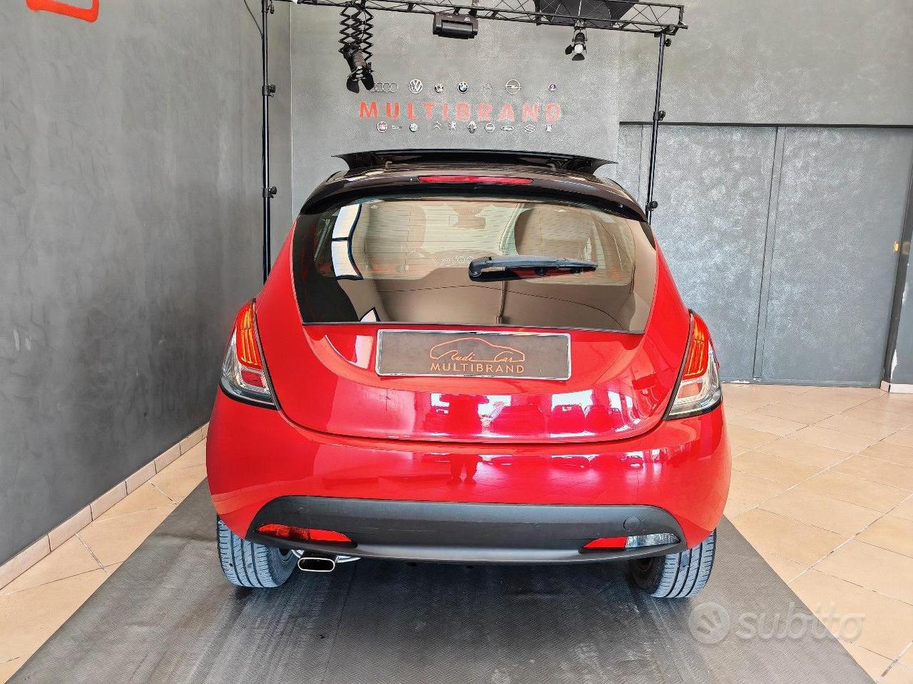 Lancia Ypsilon 1.2 69 CV 5 porte S&S Black&Red