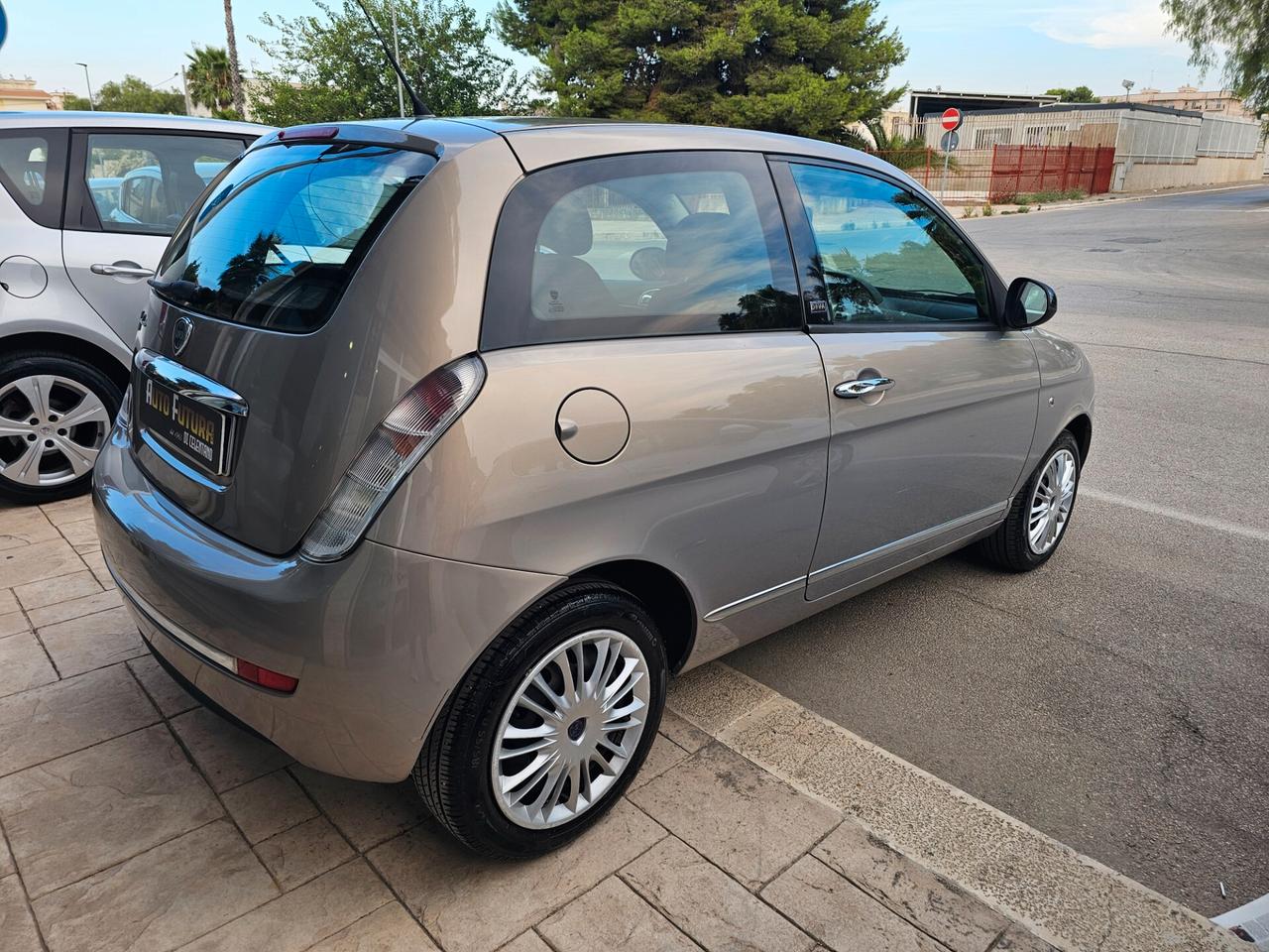 Lancia Ypsilon 1.3 MJT 75 CV Diva