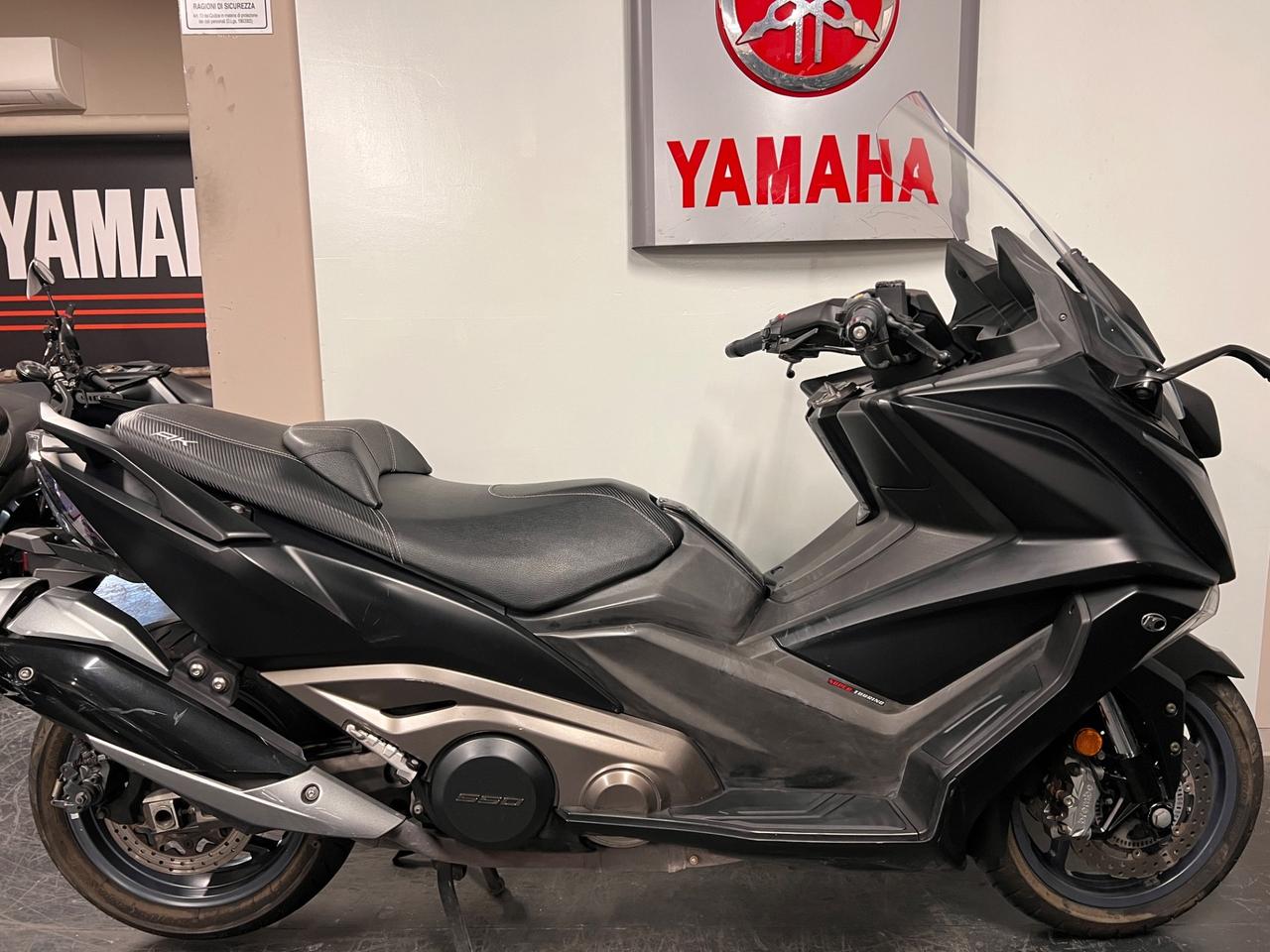 Kymco AK 550