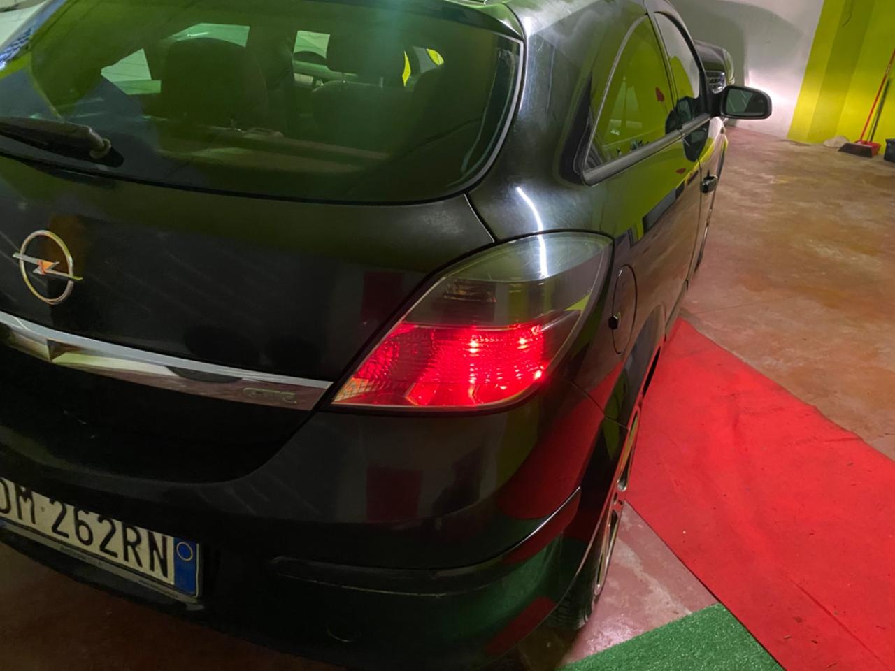 Opel Astra GTC 1.7 CDTI 110CV 3 porte Cosmo