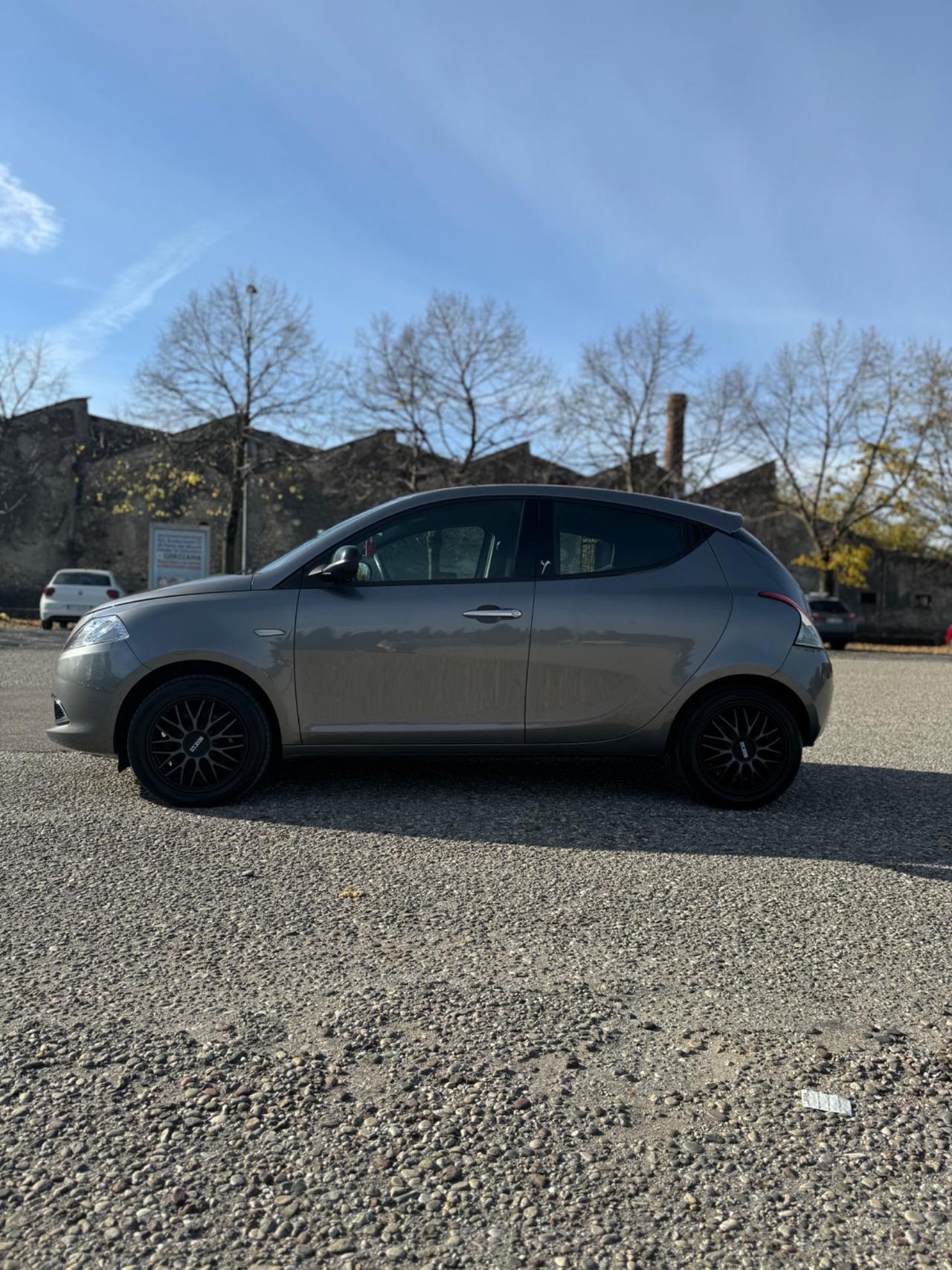 Lancia Ypsilon 1.2 69 CV 5 porte GPL Ecochic Platinum