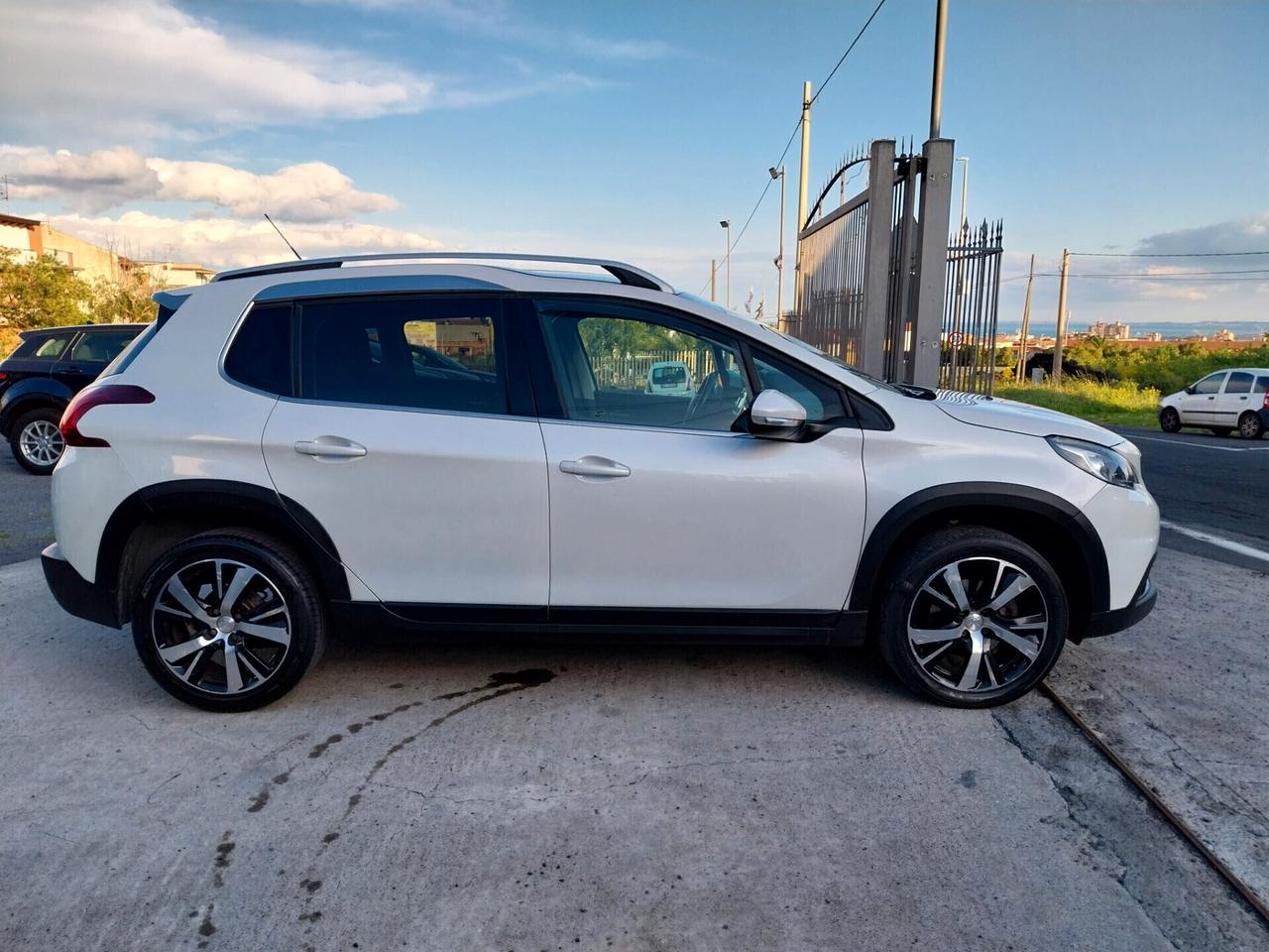 PEUGEOT 2008 1.6 DIESEL SOLO 90.000 KM ALLURE 2019
