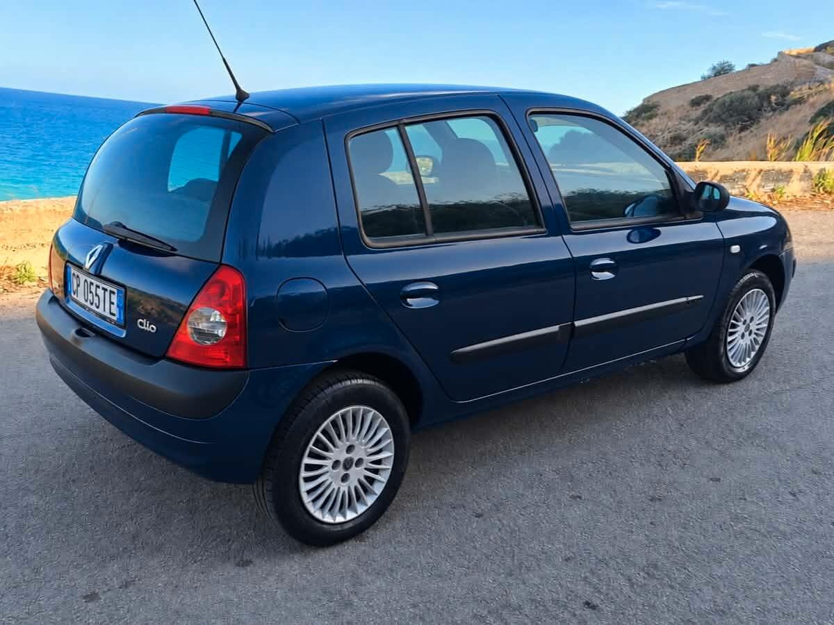 Renault Clio 1.2 16V 75 CV Luxe Privilege 5 porte NUOVA