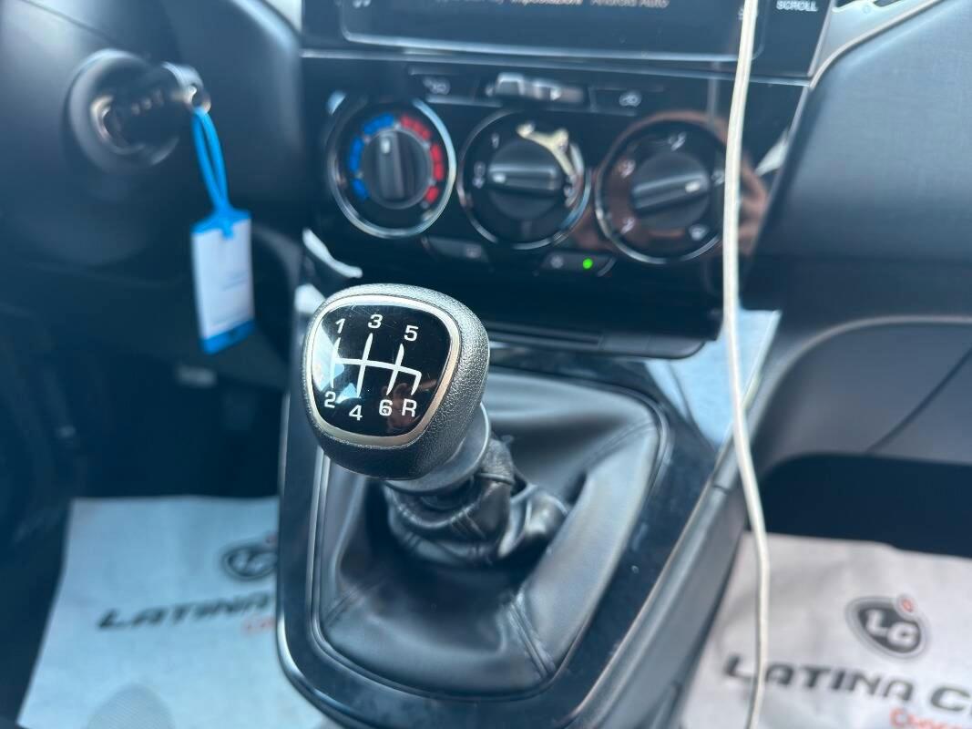 Lancia Ypsilon III 1.0 firefly hybrid Gold s&s 70cv Con CARPLAY