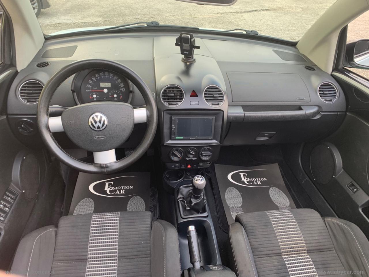 VOLKSWAGEN New Beetle 1.6 Cabrio - 2003