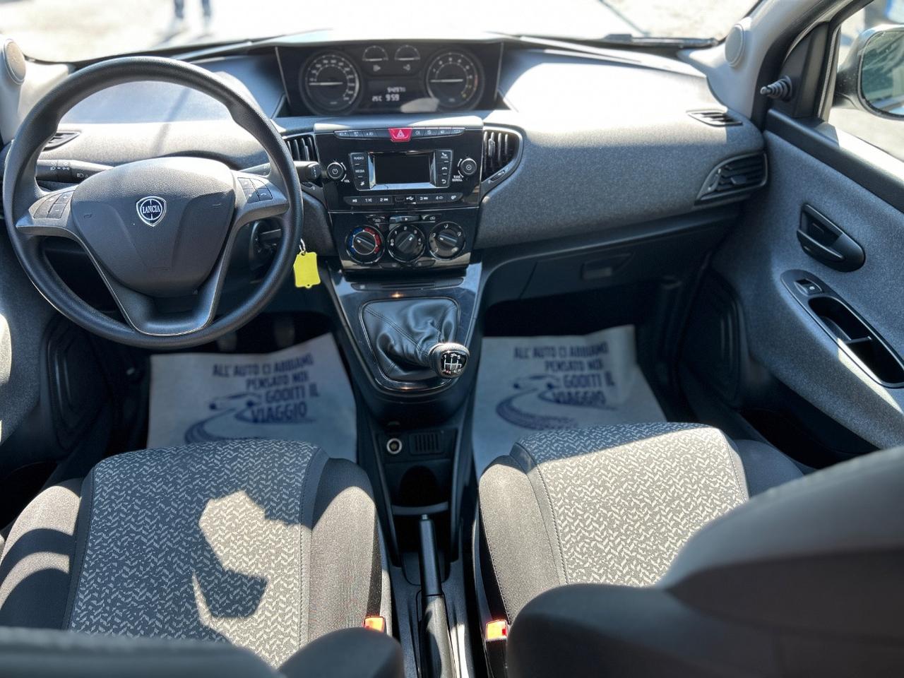 Lancia Ypsilon 1.0 firefly hybrid Silver s&s 70cv