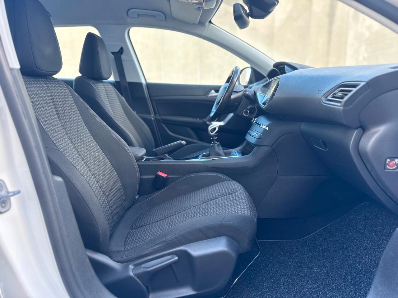 Peugeot 308 BlueHDi 130 S&S Allure Leggi tutto l'annuncio