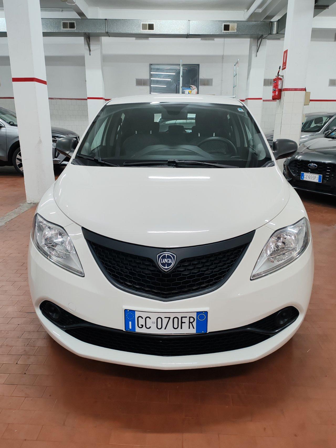 Lancia Ypsilon 1.0 hybrid Silver 5 POSTI
