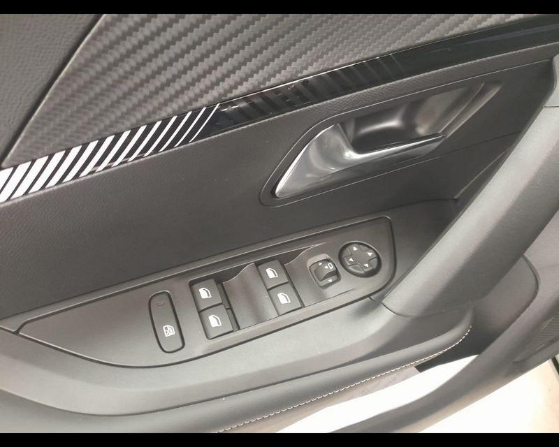 Peugeot 2008 Allure Hybrid 136 e-DCS6