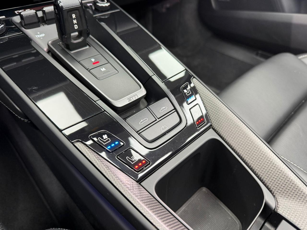 Porsche 911 Carrera 4 GTS Cabriolet (949)