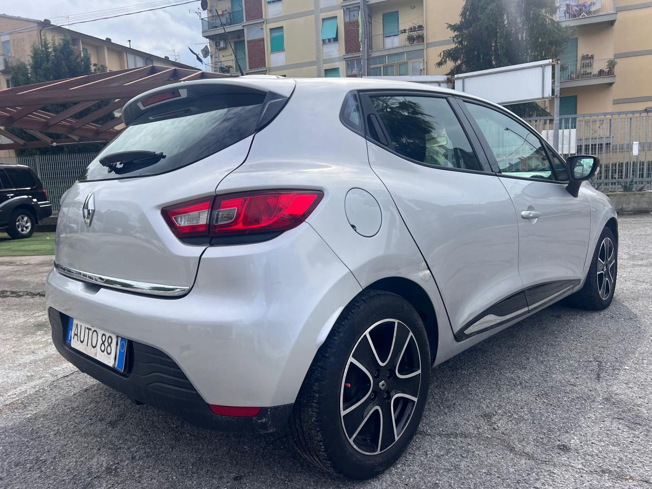 Renault Clio 1.2 75CV 5 porte Costume National