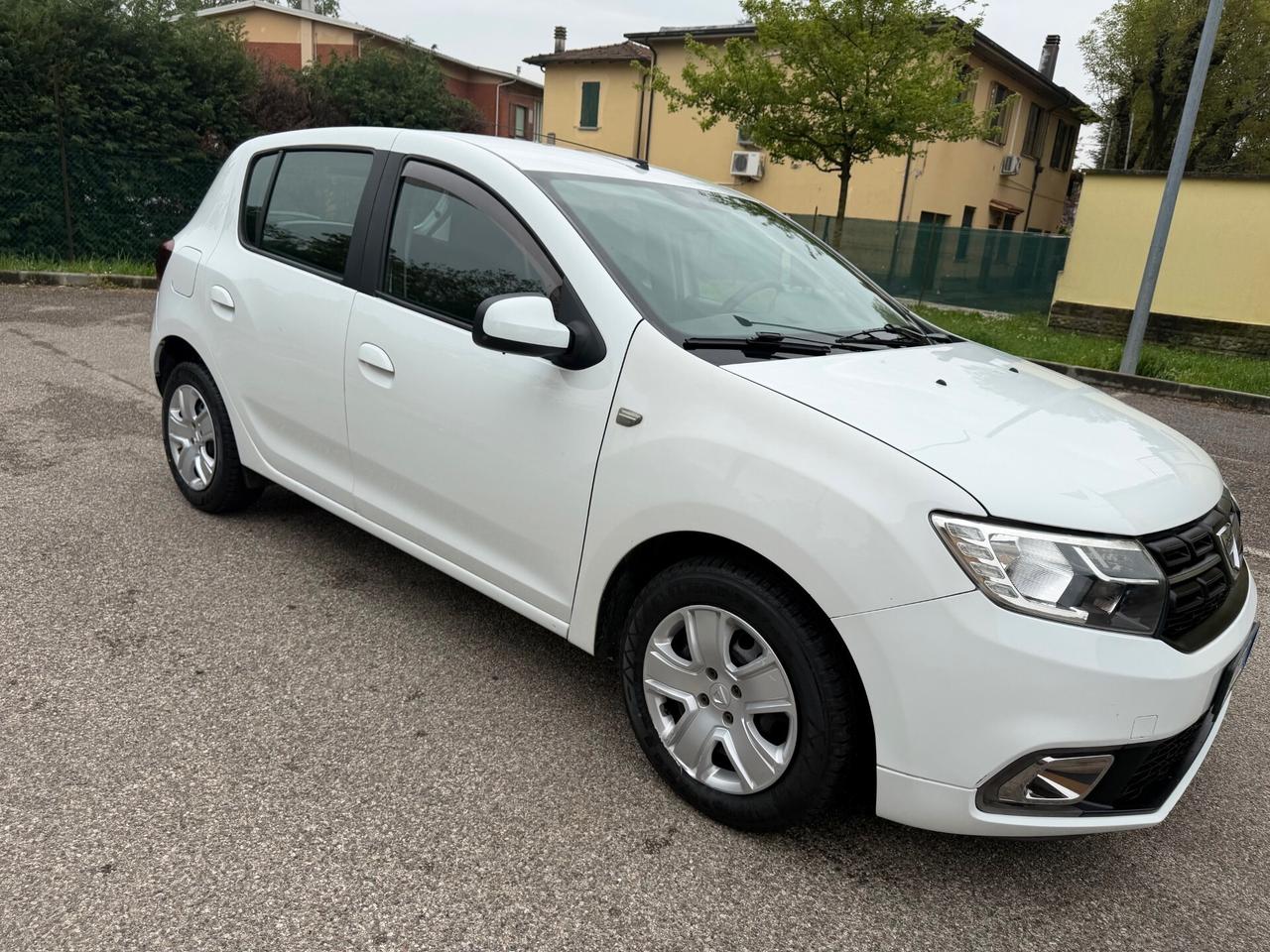 Dacia Sandero 0.9 tce Gpl - NEOPATENTATI - NAV. - 12 MESI DI GARANZIA -