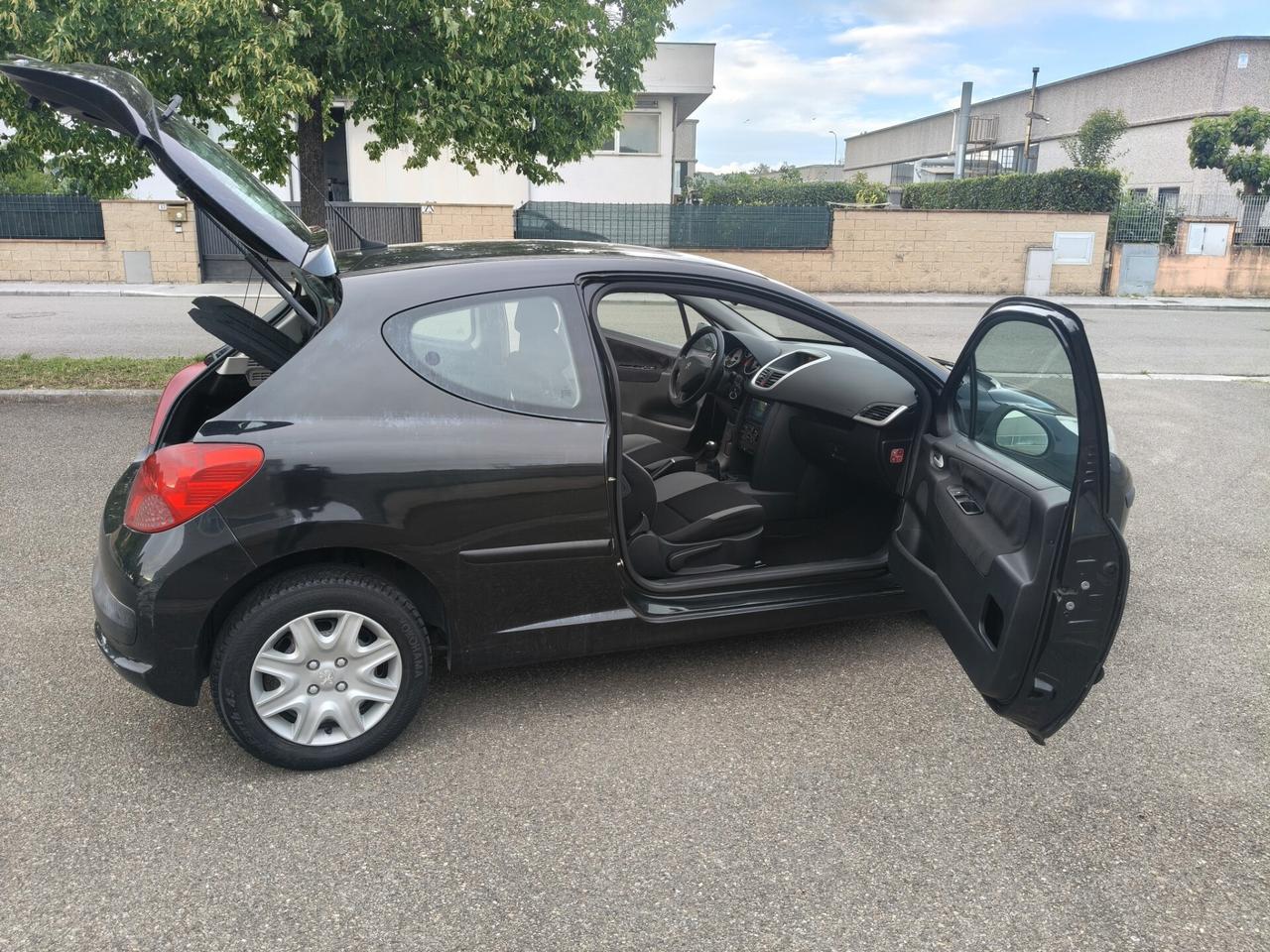 Peugeot 207 1.4 3 porte PER NEOPATENTATI