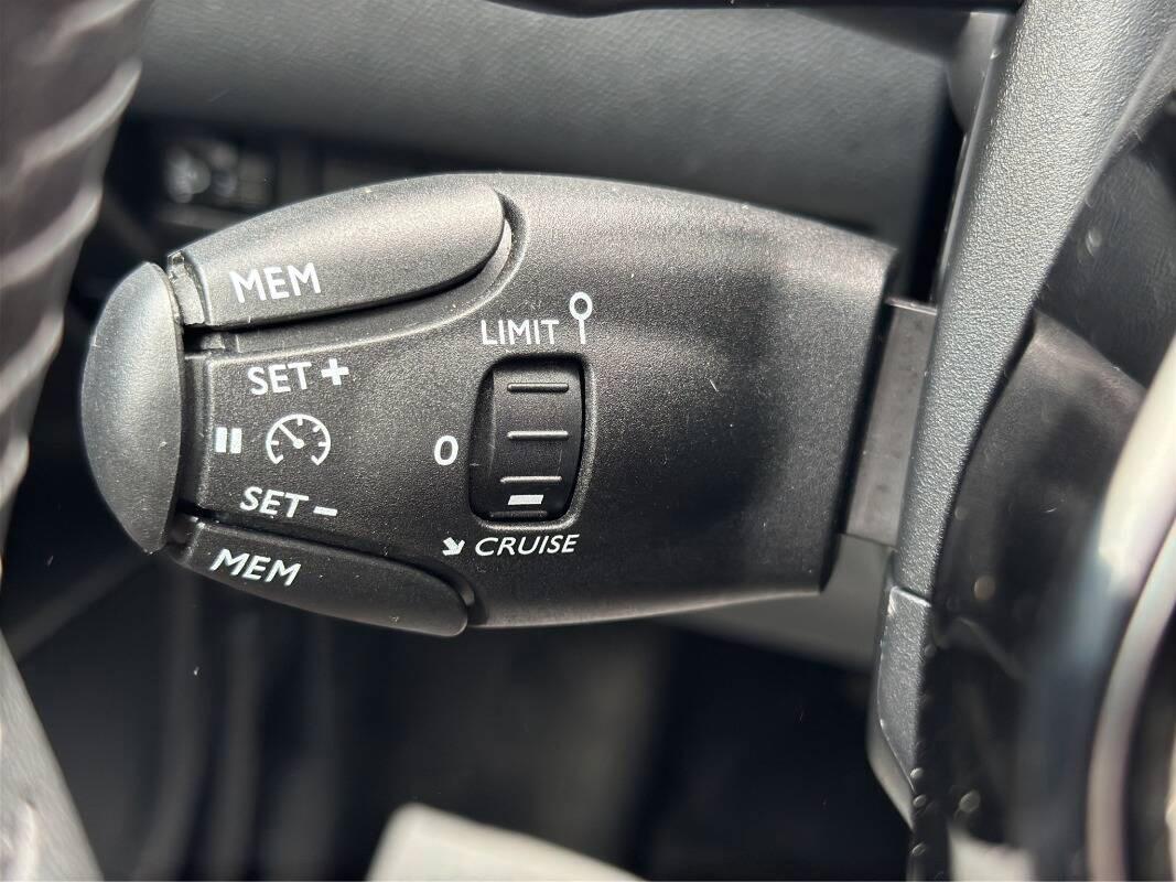 Peugeot 2008 1.2 puretech Allure s&s 130cv AUTOMA E CARPLAY