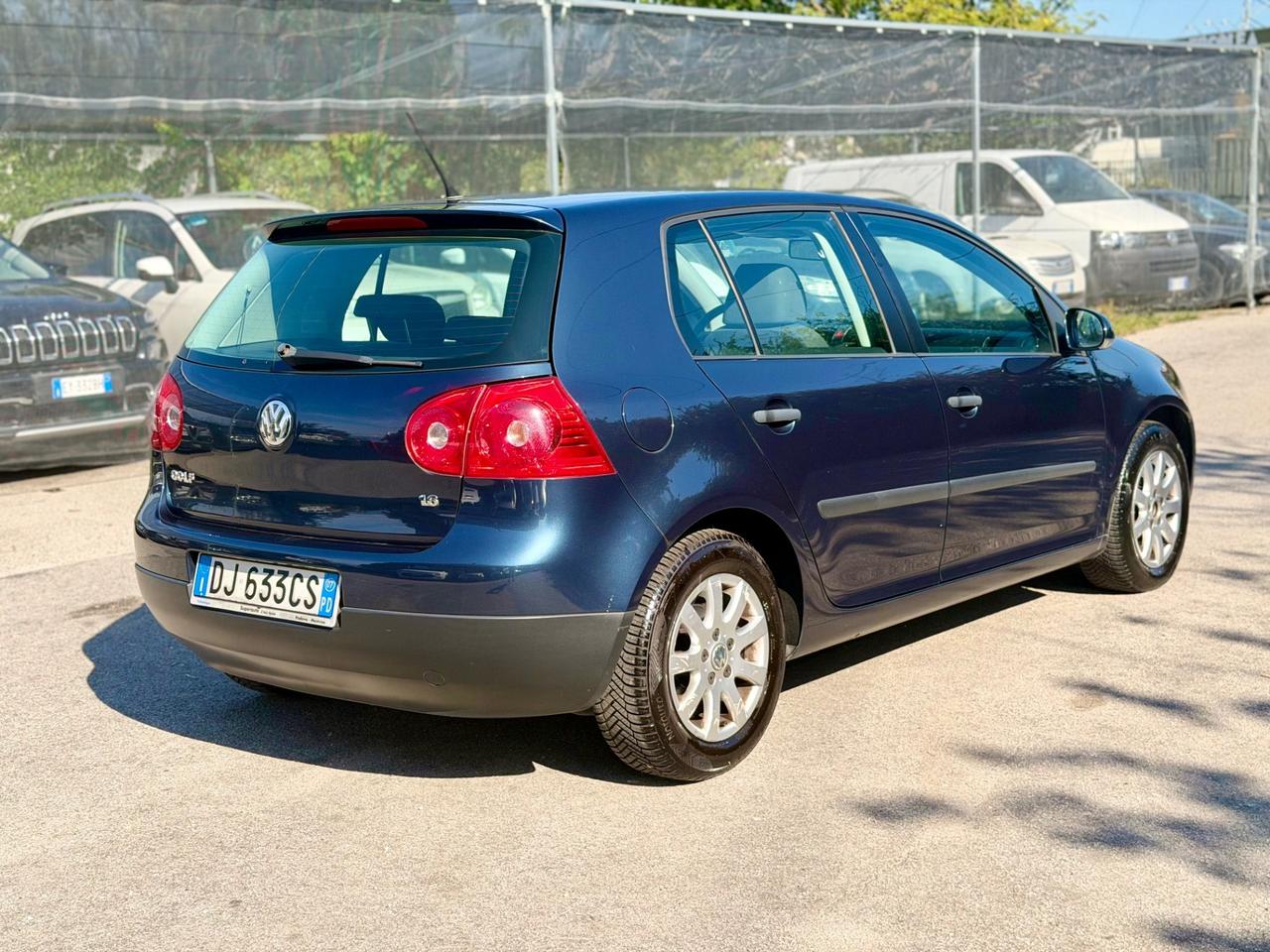 Volkswagen Golf 1,6 benzina km 120,000 ok neopatentati ! ! B