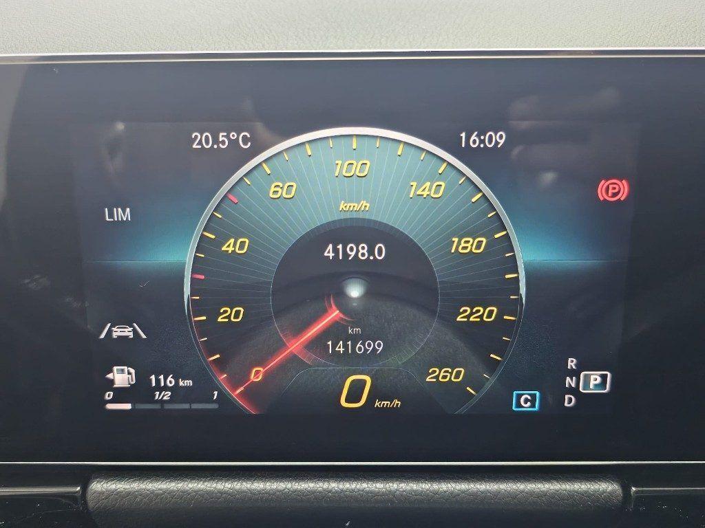 Mercedes-Benz GLA 200 d Automatic Business