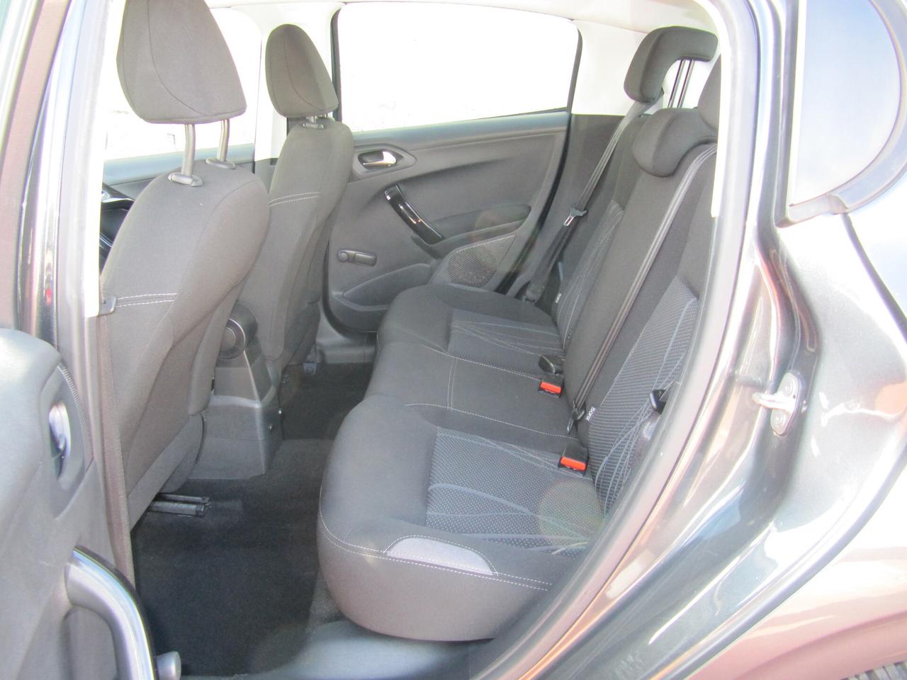 Peugeot 208 1.4 HDi 68 CV 5 porte Allure