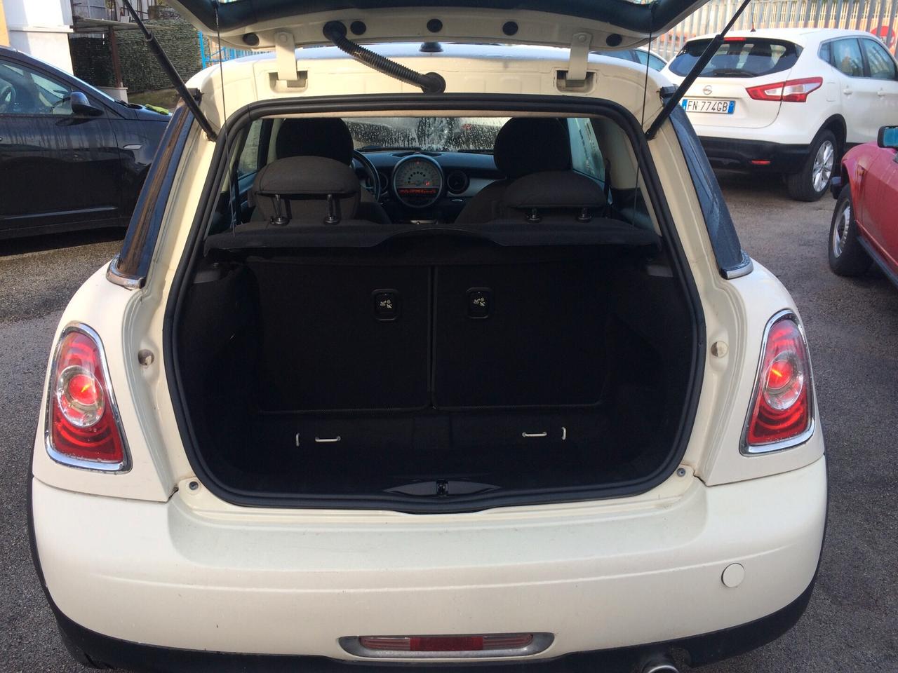 2011 Mini 1.6 16V One (55kW) per neopatentati tagliandata !!!