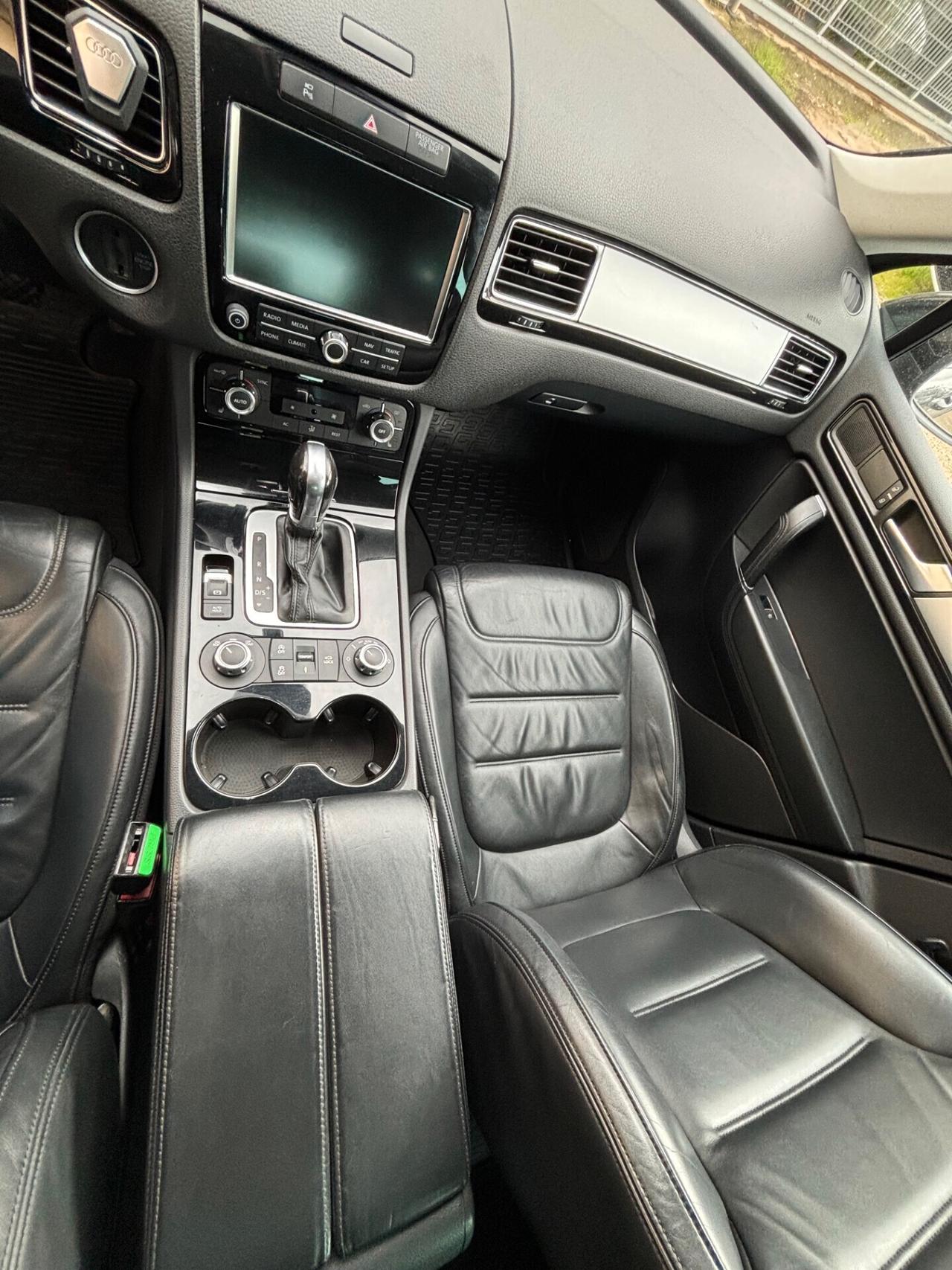 Volkswagen Touareg R-Line Fari LED