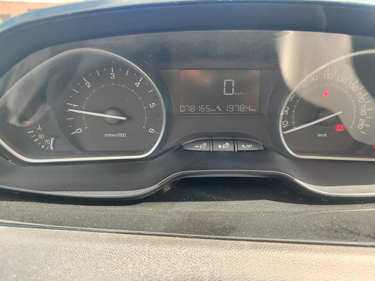 Peugeot 208 BlueHDi 75 5 porte Allure