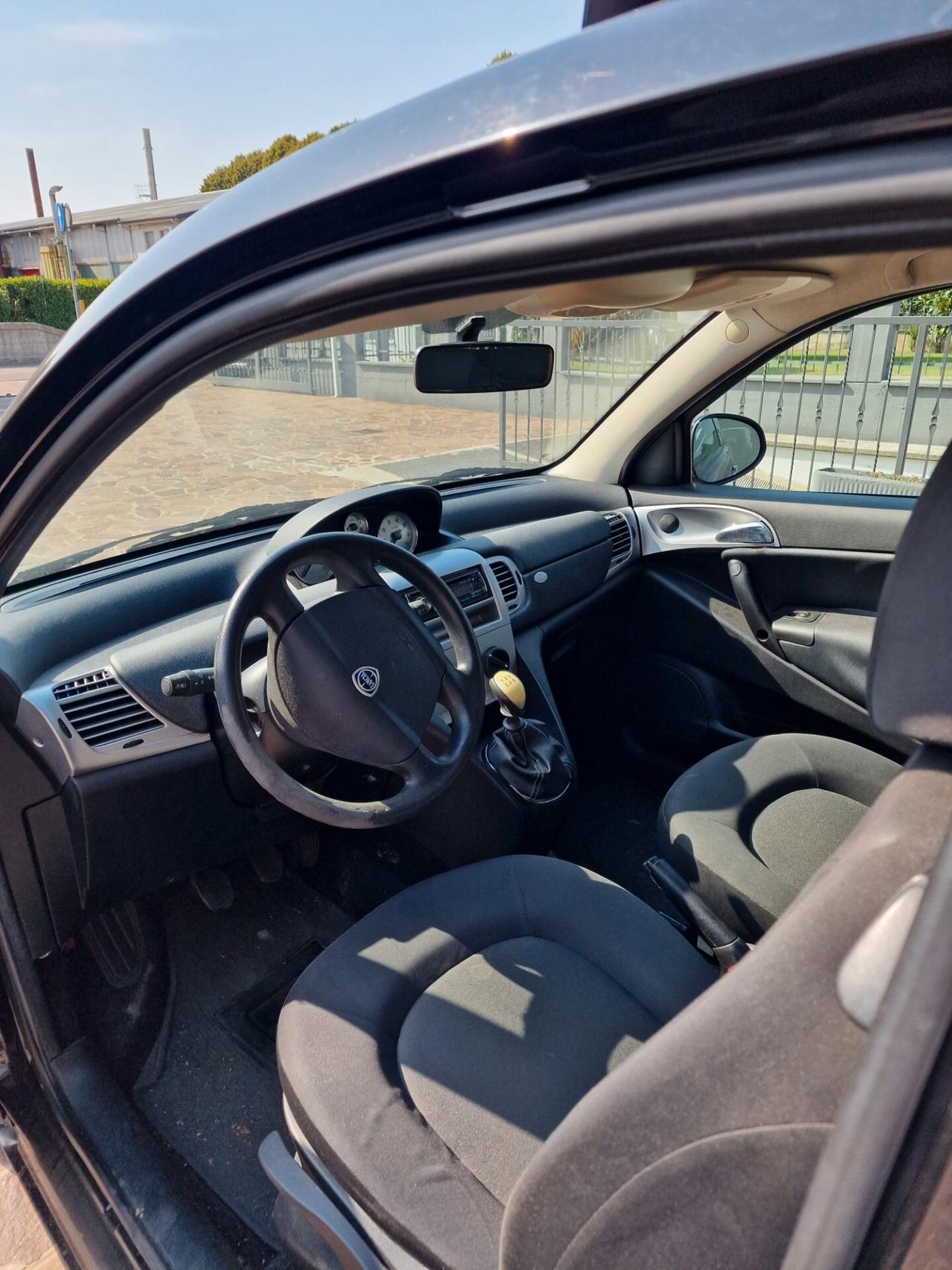 Lancia Ypsilon 1.2 69 CV Diva per NEOPATENTATI