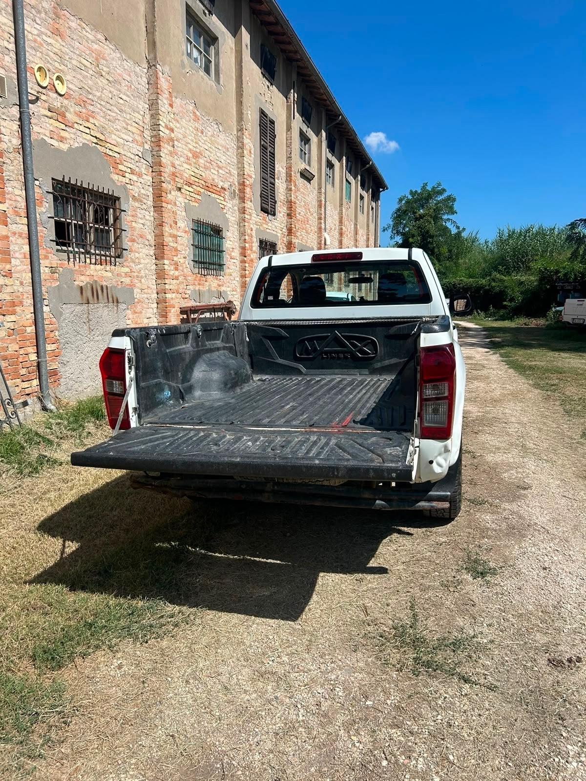 Isuzu D-Max 2.5 TD space cab 4WD 2+2 posti