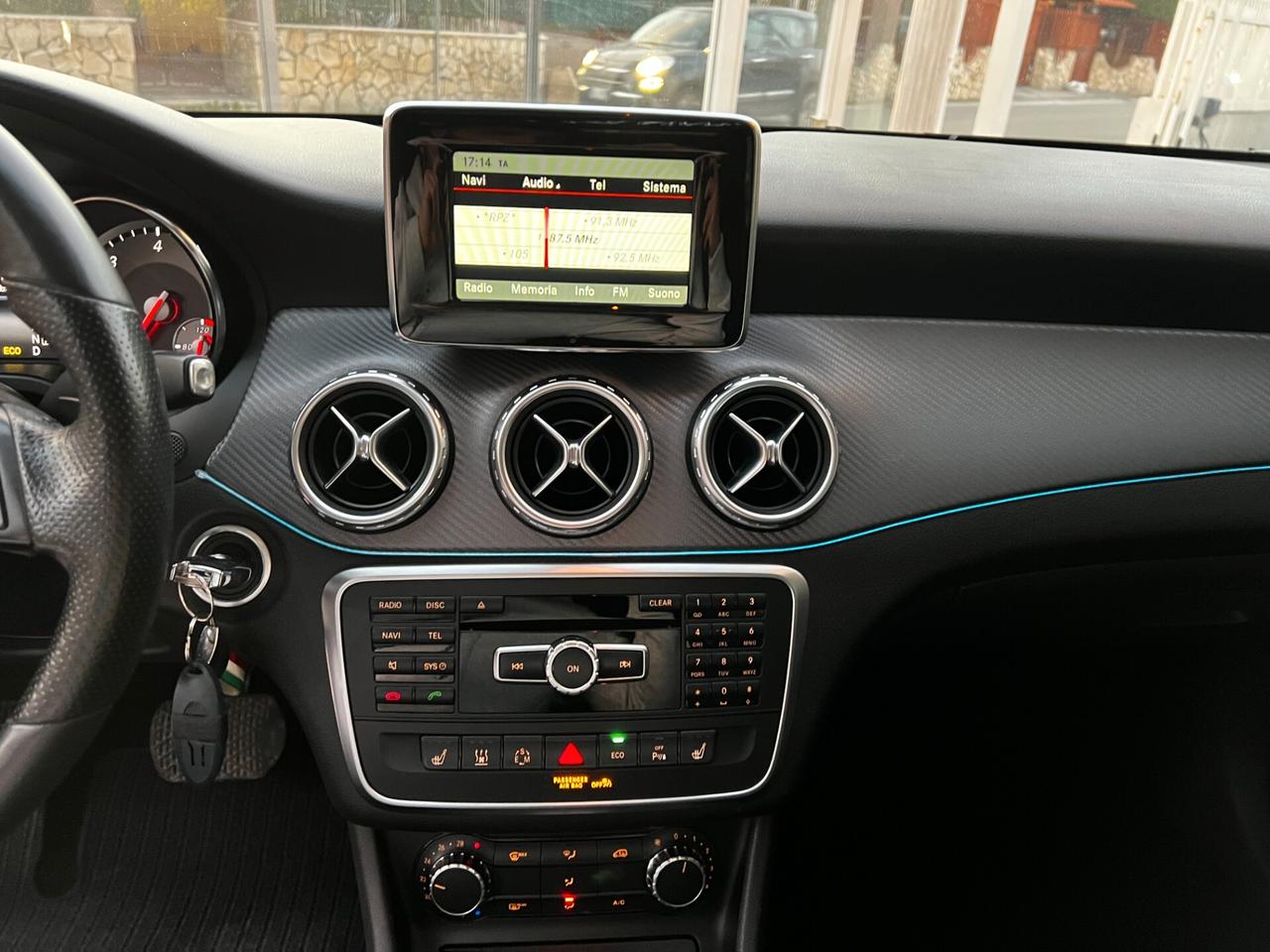 M-BENZ GLA 200 CDI Automatic-PANO-FULL