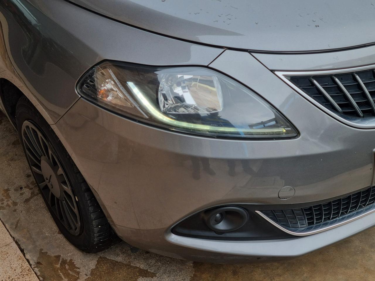 Lancia Ypsilon 1.0 FireFly 5 porte S&S Hybrid Silver