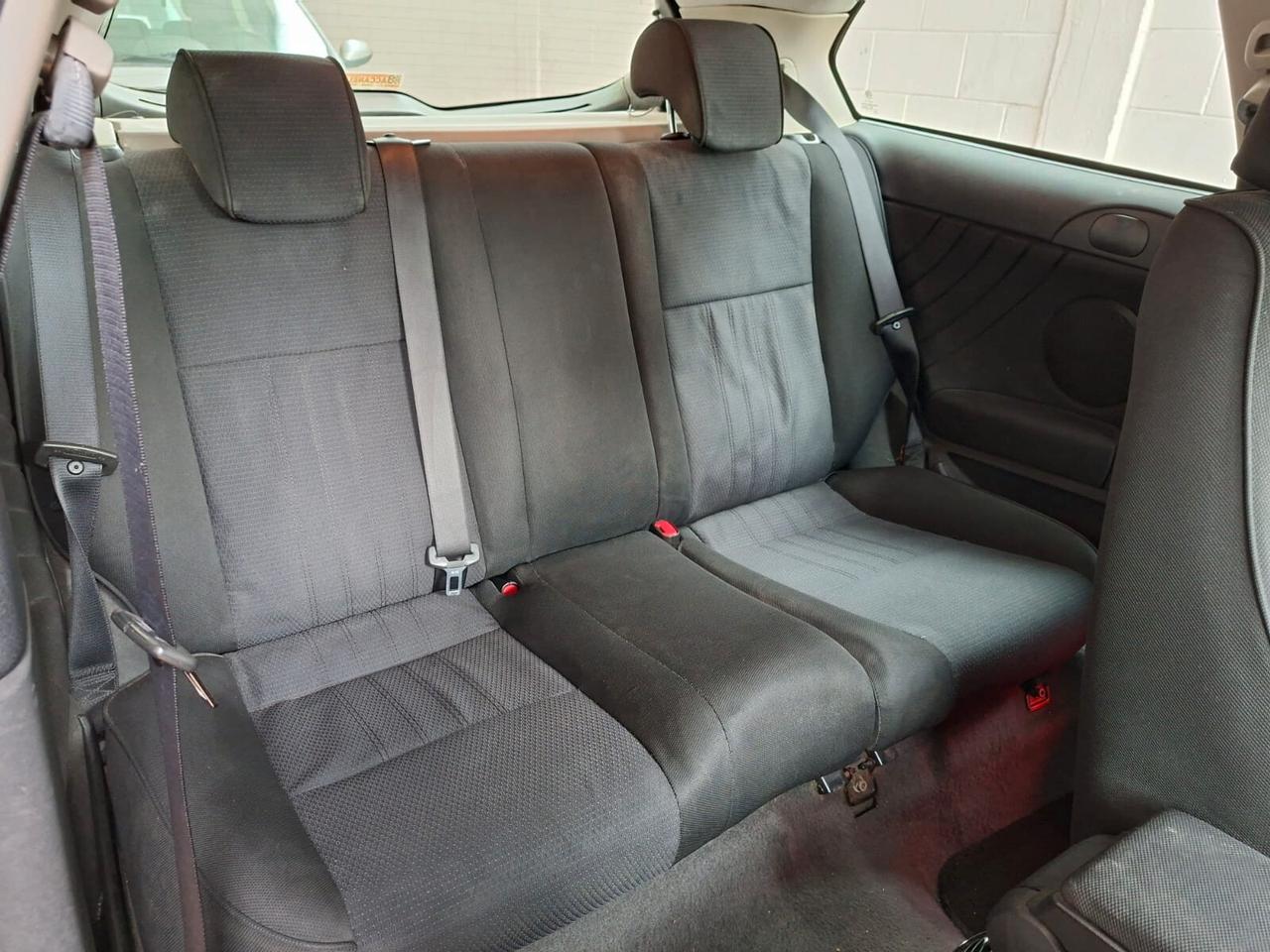 Alfa Romeo 147 3p 1.6 ts 16v BlackLine 105cv, adatta a neop.