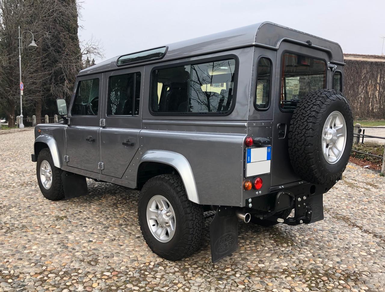 Land Rover Defender 110 2.2 TD4 Station Wagon N1 7posti gancio traino