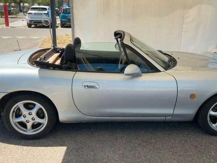 Mazda MX-5 1.9 Benzina Cabrio