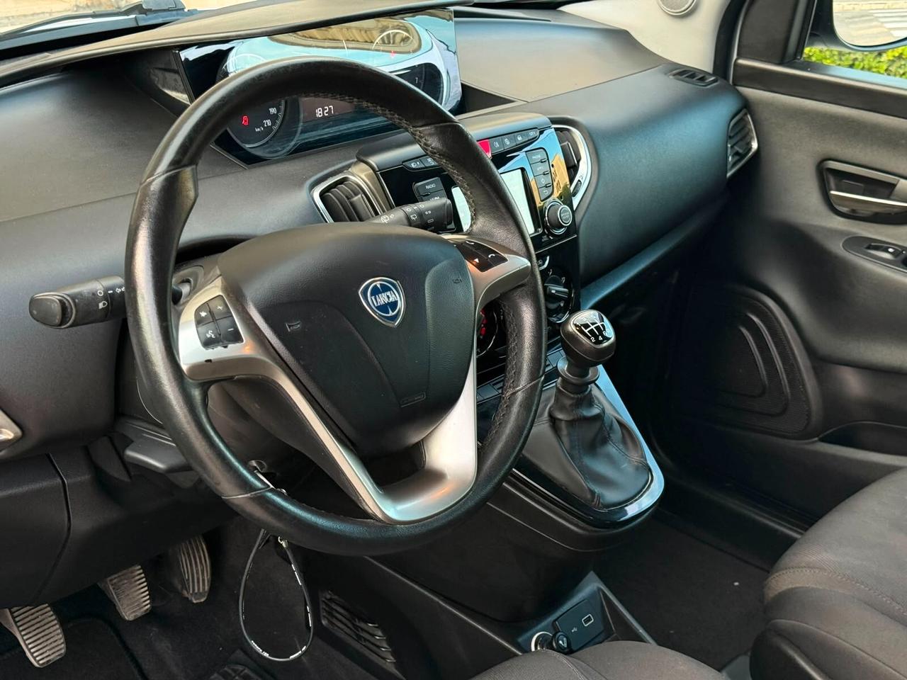 Lancia Ypsilon 1.0 FireFly 5 porte S&S Hybrid Gold