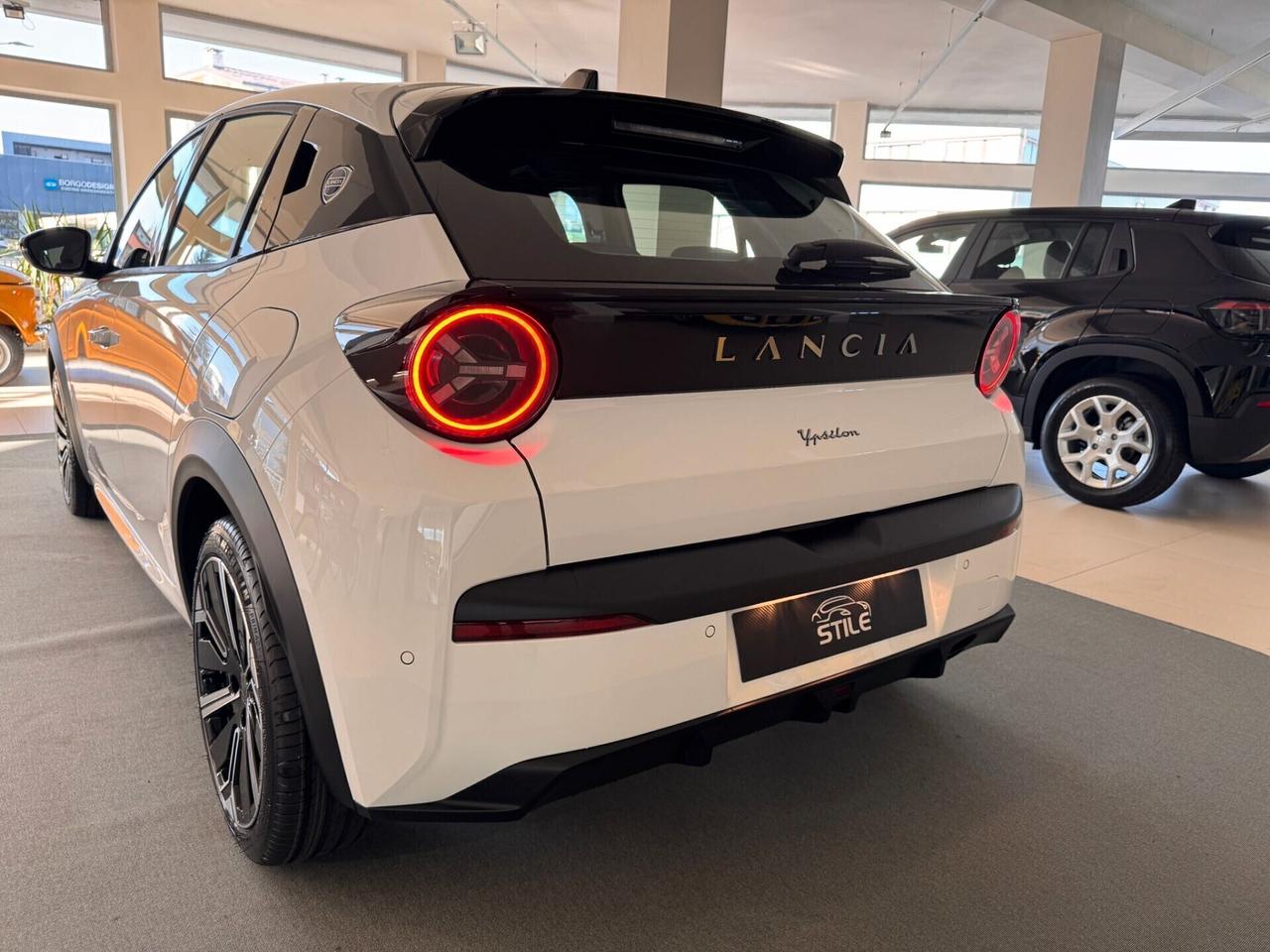 NEW LANCIA YPSILON - Hybrid e-DCT