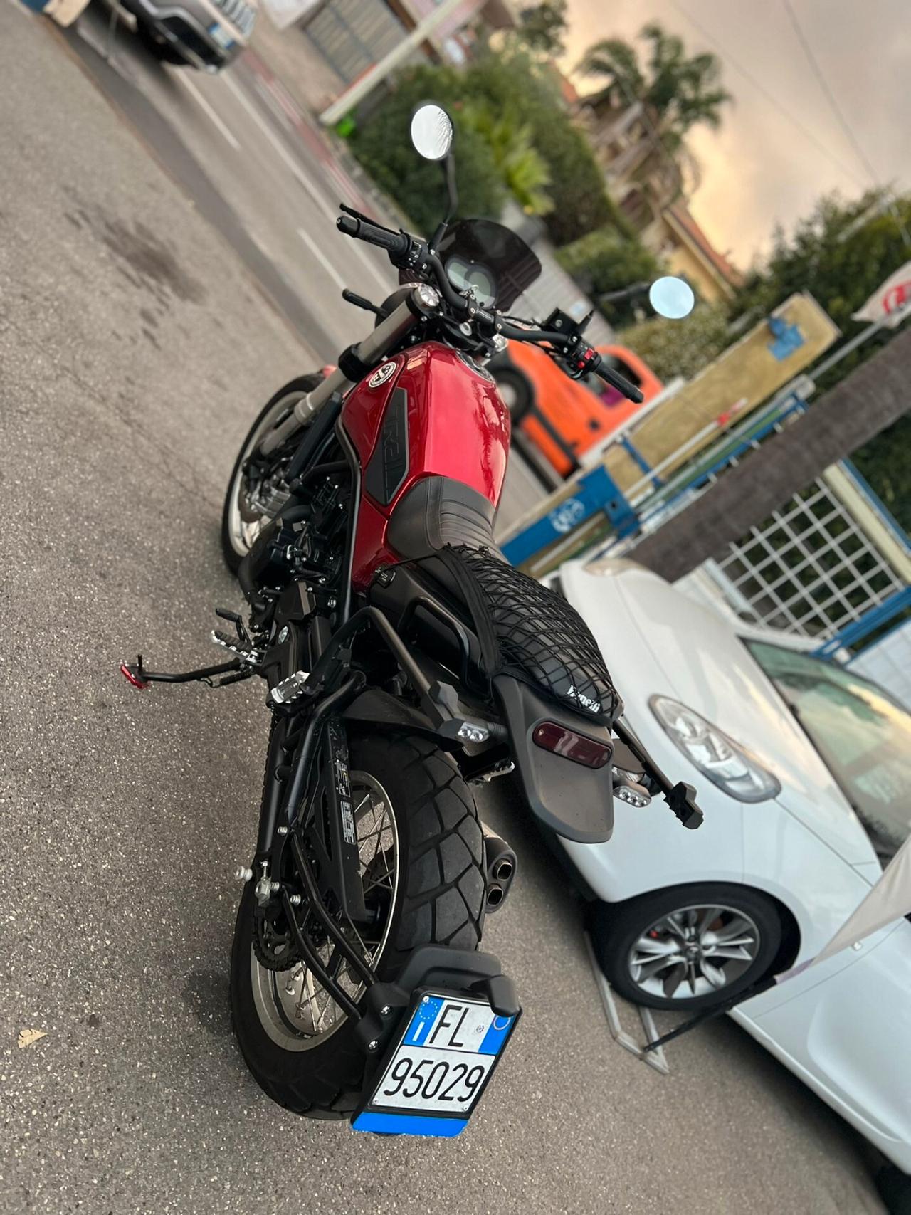 Benelli Leoncino 500 X
