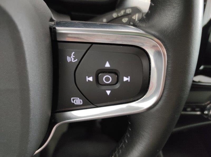 VOLVO XC40 (2017-->) - XC40 D3 Geartronic Momentum