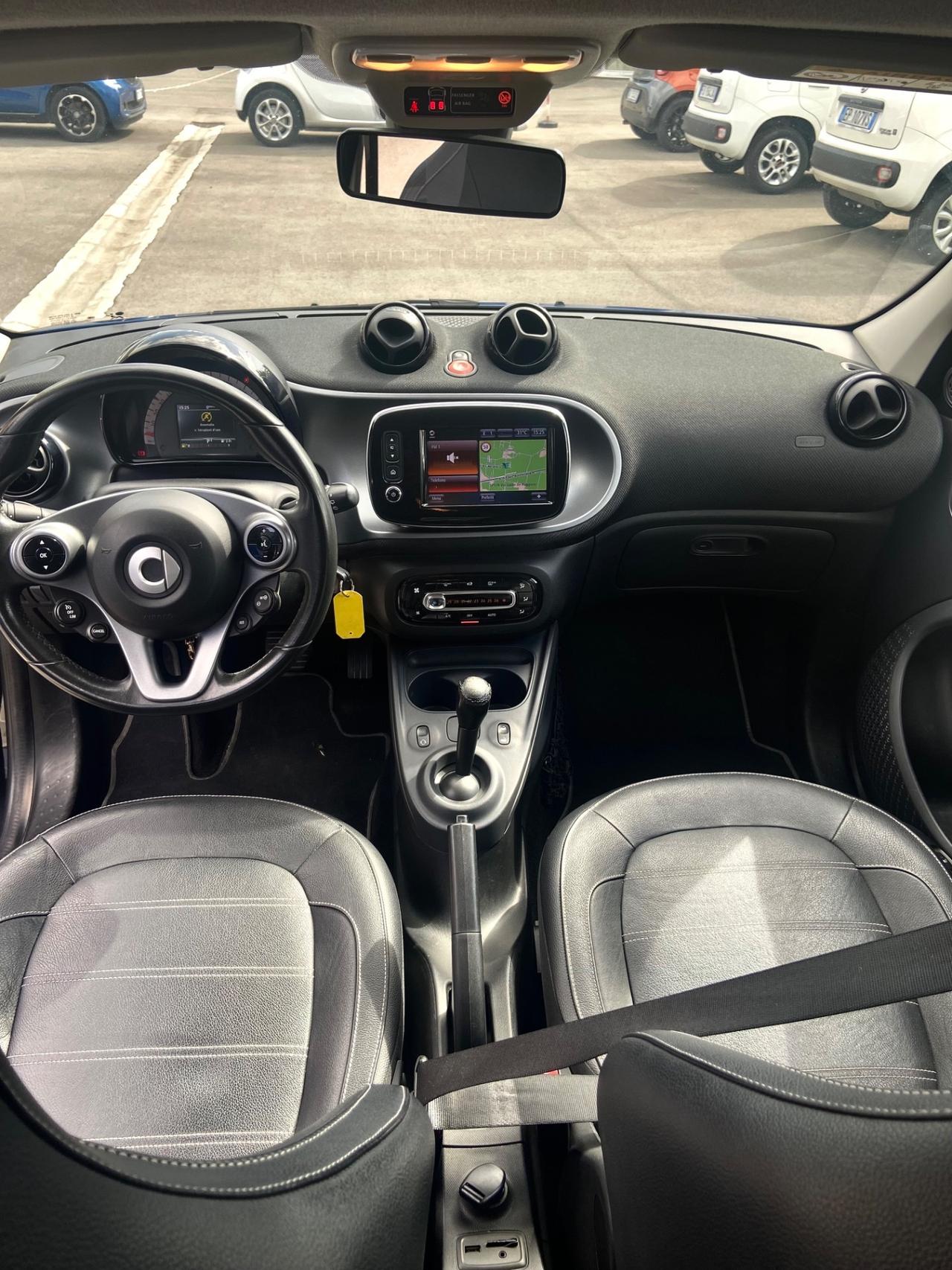 Smart ForFour 70 1.0 twinamic Safetown White