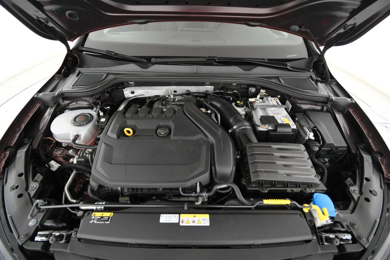 Volkswagen Golf 1.5 eTSI 130 CV EVO ACT DSG R-Line