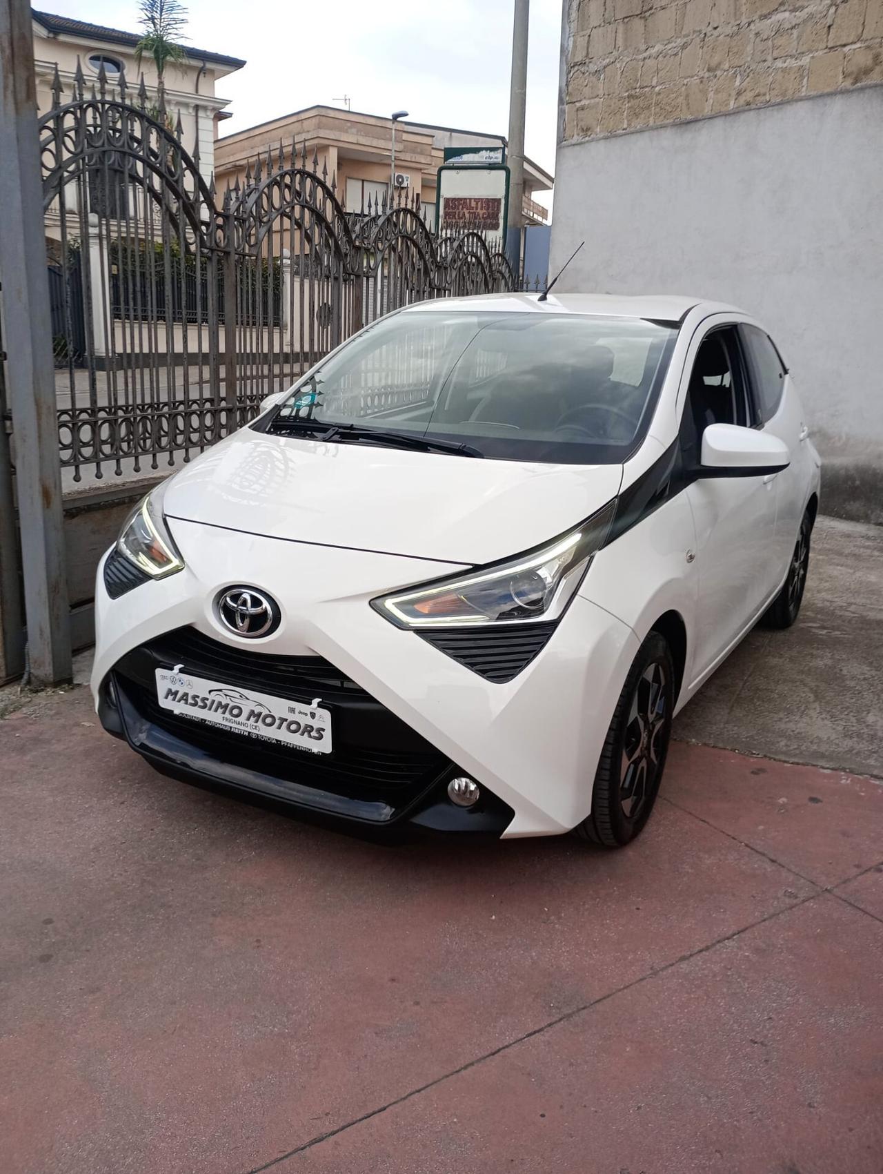 Toyota Aygo Connect 1.0 VVT-i 72 CV 5 porte x-play