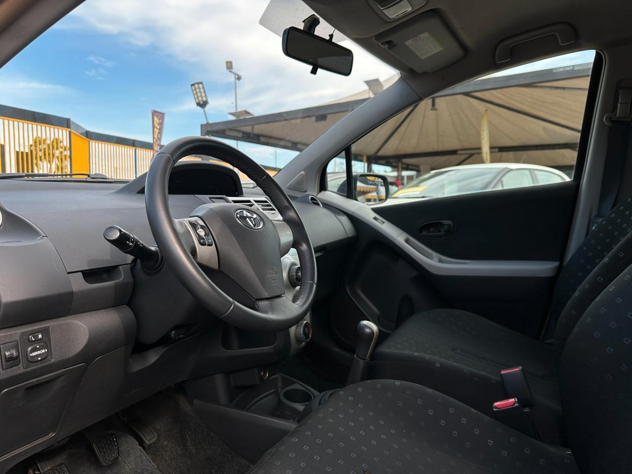 TOYOTA Yaris 1.0 5 porte Now