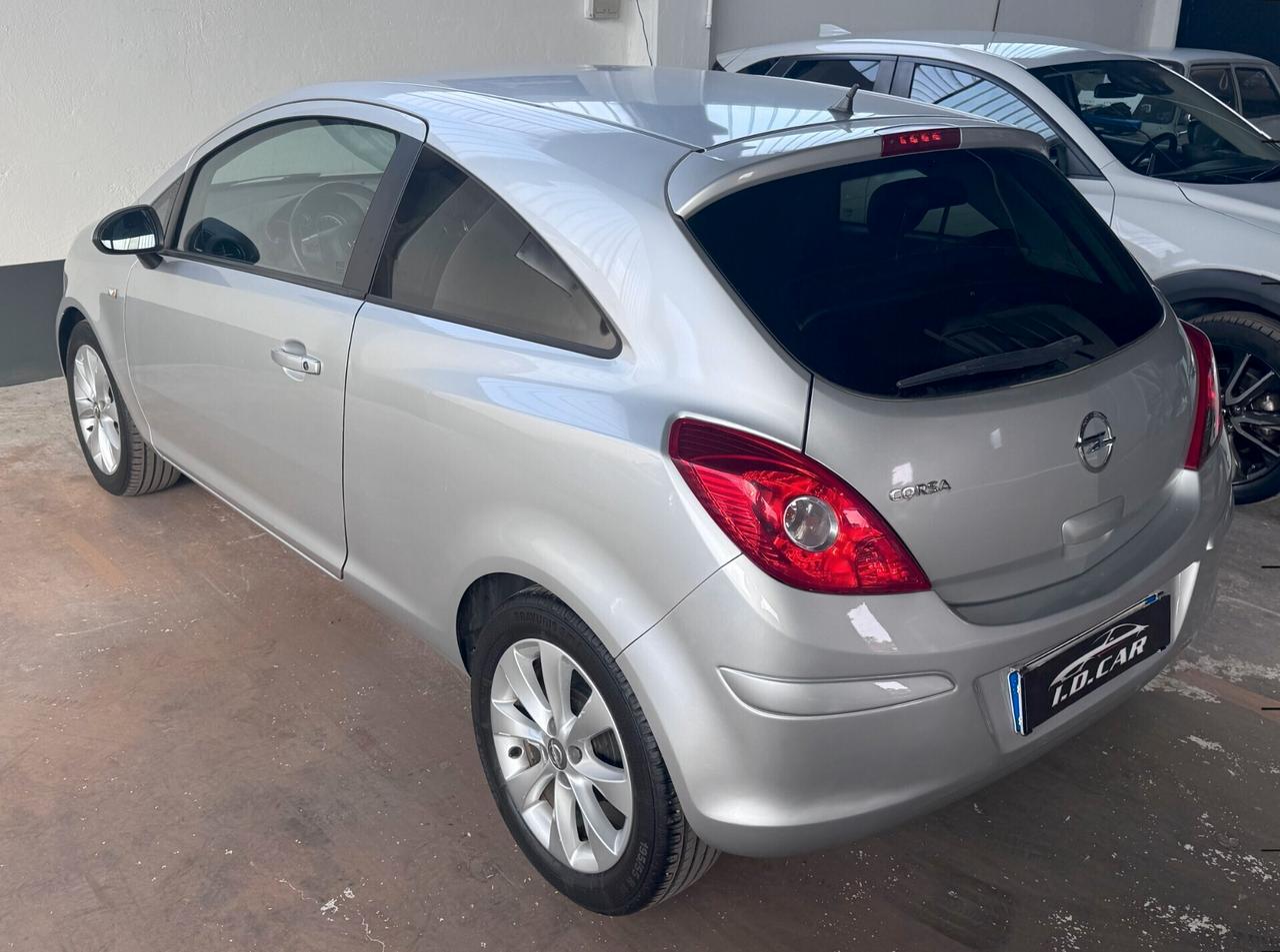 Opel Corsa 1.2 3 porte