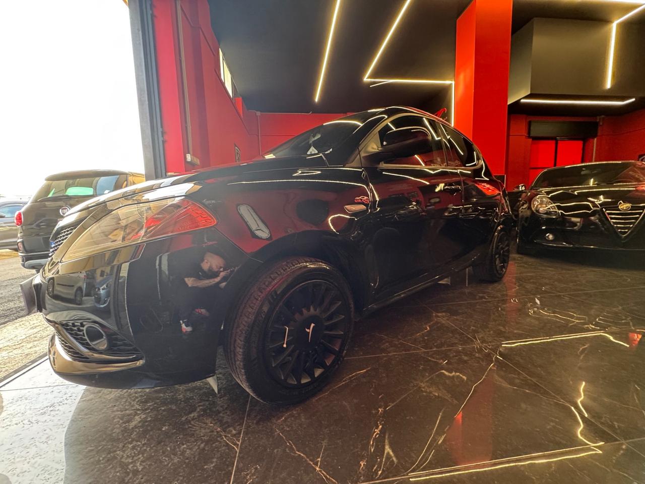 Lancia Ypsilon 1.2 69 CV 5 porte GPL Ecochic Black and Noir