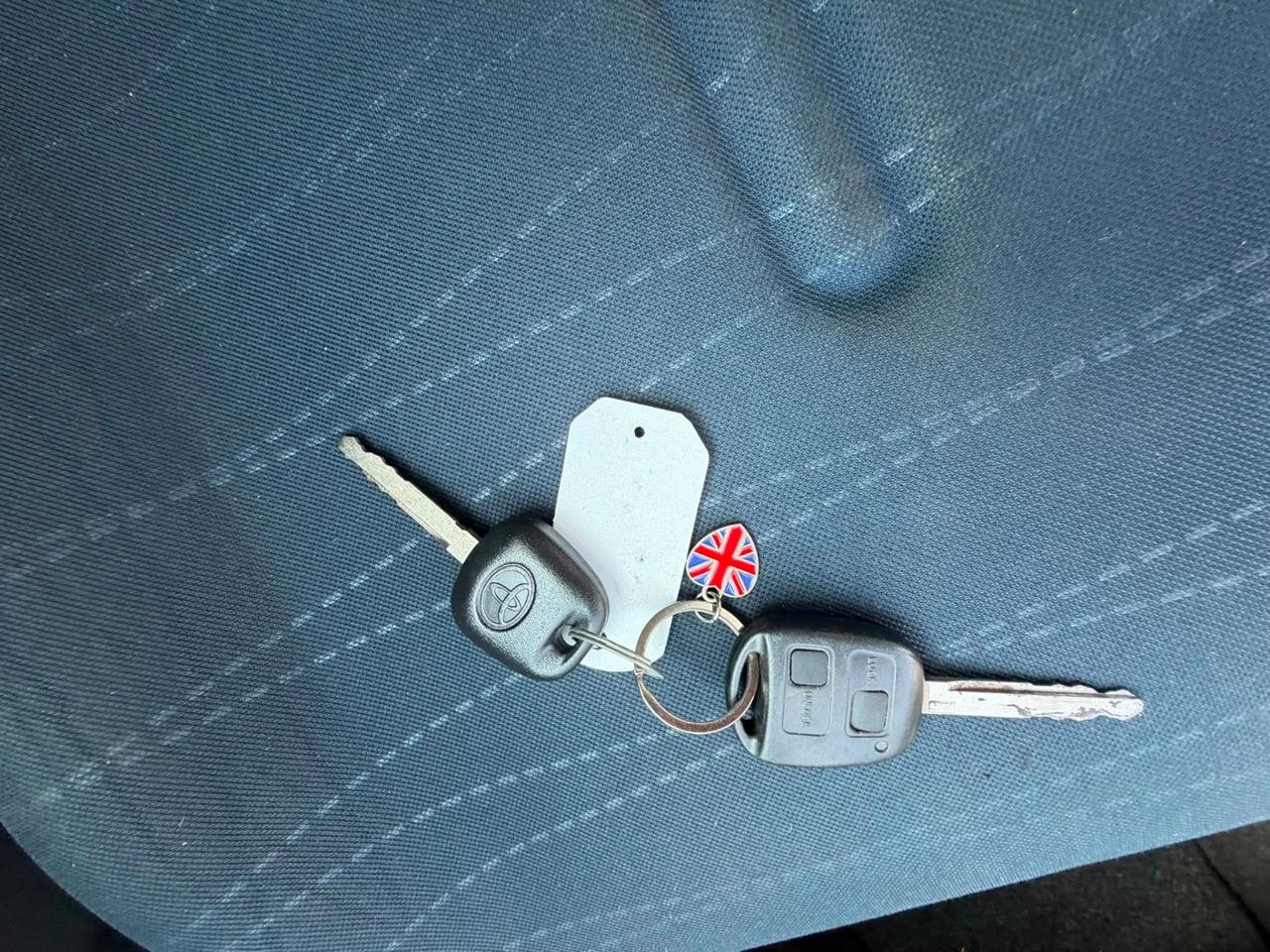 Toyota Yaris Benzina-5 Porte- Neopatentati- Clima