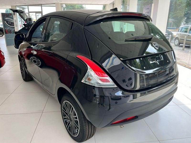 Lancia Ypsilon 1.0 FireFly 5 porte S&S Hybrid Platino