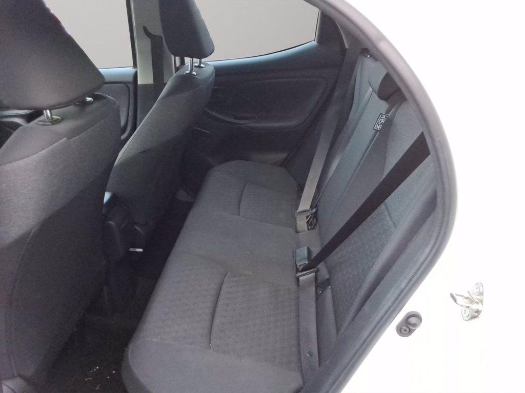 TOYOTA Yaris 1.5h active del 2023