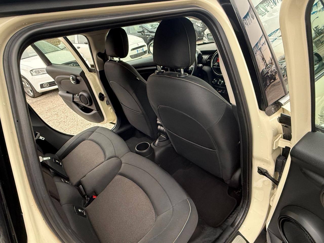 " UNA CHICCA " Mini 1.5 One D Business 5 porte